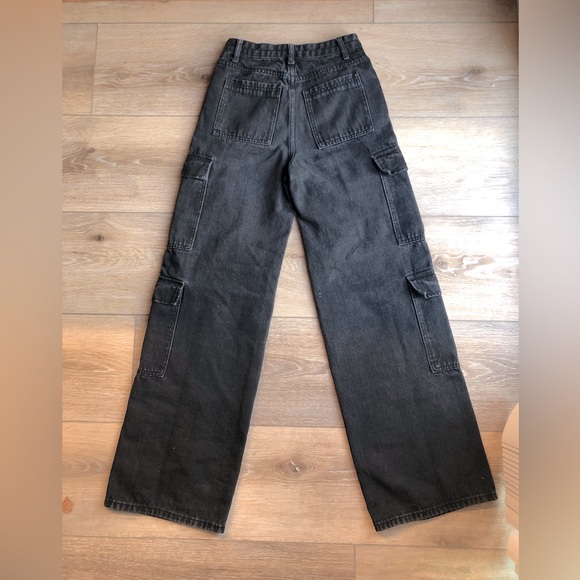 Trendy high waisted multi pocketed black cargo jeans! - Picture 3 of 4